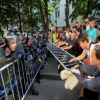 На акции протеста у мэрии Москвы распылили газ На акции протеста у мэрии Москвы распылили газ