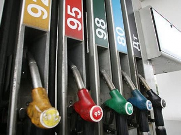 Правительство продлило запрет на экспорт бензина для всех участников рынка