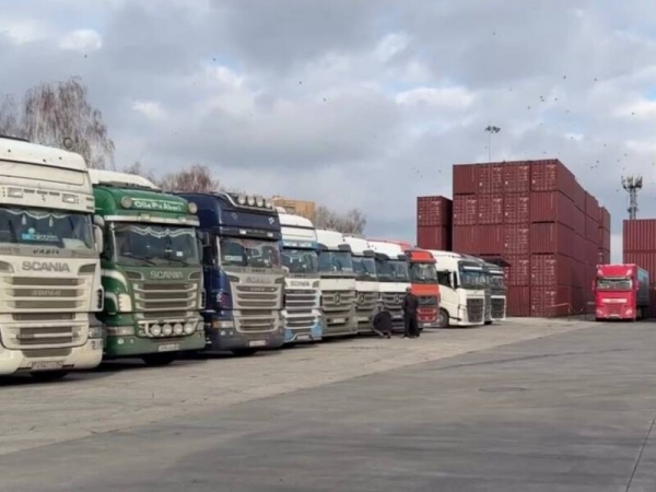 Путин продлил упрощенный ввоз товаров из Казахстана и Киргизии